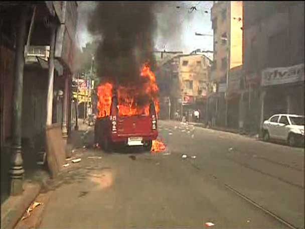 Chaos Violence Witnessed As Bjp Workers Police Clash Across Kolkata During Protest Rally বিজেপির লালবাজার অভিযানে বোমা, আগুন, লাঠিচার্জ, কাঁদানে গ্যাস, দিল্লিতে মমতার বাসভবনের সামনে বিক্ষোভ