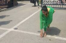 বন্দুকের ভয়ে বিয়ে করতে বাধ্য করে পাকিস্তানি! ওয়াগা পেরিয়ে দেশে ফিরলেন উজমা, \'ভারত কন্যা\'-কে স্বাগত সুষমার, ধন্যবাদ দিলেন পাকিস্তানকেও