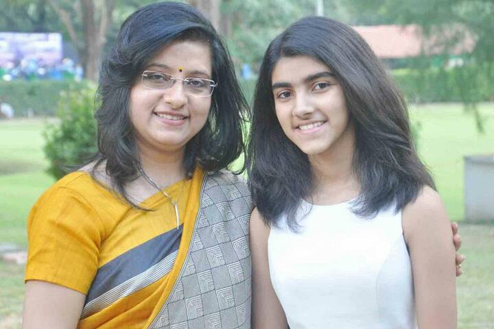 গর্বিত মা ডোনা গঙ্গোপাধ্যায় সেই শ্যুটের ছবি শেয়ার করেছেন তাঁর ফেসবুক অ্যাকাউন্টে