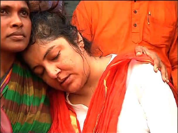 আহত লকেট চট্টোপাধ্যায়।