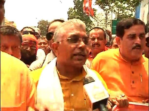 হাওড়া থেকে শুরু হওয়া বিজেপি মিছিলের নেতৃত্বে বিজেপি রাজ্য সভাপতি দিলীপ ঘোষ এবং লকেট চট্টোপাধ্যায়।