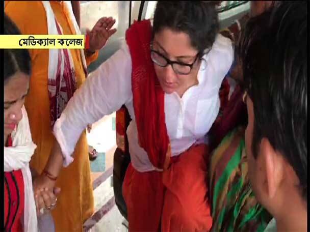  তাঁকে নিয়ে যাওয়া হচ্ছে মেডিকেল কলেজ হাসপাতালে