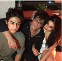 শাহরুখরে সঙ্গে আরিয়ান-সারার এই ছবি এখন ভাইরাল, হয়তো কর্ণ পেয়ে গেলেন তাঁর পরবর্তী ছবির হিট জুটিকে