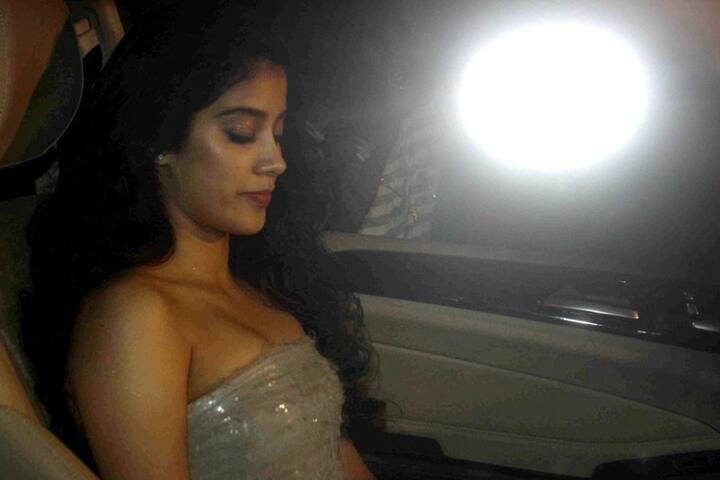 সারা-জাহ্নবী দুজনেই শিগগিরই নাম লেখাবে বলিউডে। (প্রবীণ উত্তুরকর/সোলারিস ইমেজেস) 