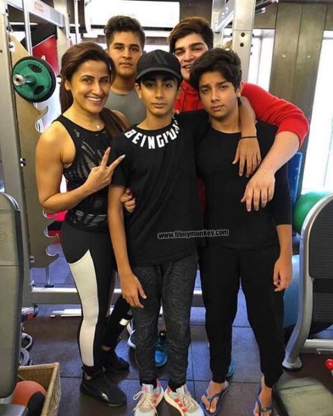 পরে অন্য এক ছবিতে ক্যামেরার সামনে পোজ দিতে দেখা গেল অয়নকে। তবে সেখানে ক্যাটরিনা নেই।