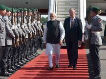 জার্মানি পৌঁছলেন মোদী, বললেন সন্ত্রাসবাদ নির্মূলে অগ্রণী ভূমিকা নিক ইউরোপ