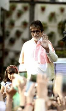 ঠাকুর্দার কোলে, মাকে পাশে নিয়ে ভক্তদের দর্শন দিল আরাধ্যা