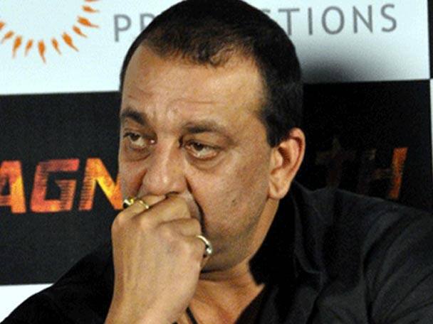 রবিনার স্বীকারোক্তি, সঞ্জয়ের প্রতি তিনি খুব বেশি আকৃষ্ট ছিলেন। রবিনা সঞ্জয় দত্তের সঙ্গে ‘ক্ষত্রিয়’, ‘বিজেতা’, ‘এলওসি কারগিল’-এর মতো সিনেমায় কাজ করেছেন। তাঁর আগামী সিনেমা শব-এ সম্পর্কের ওপর ভিত্তি করে গড়ে ওঠা সংবেদনশীল কাহিনী রয়েছে বলে জানিয়েছেন রবিনা। 