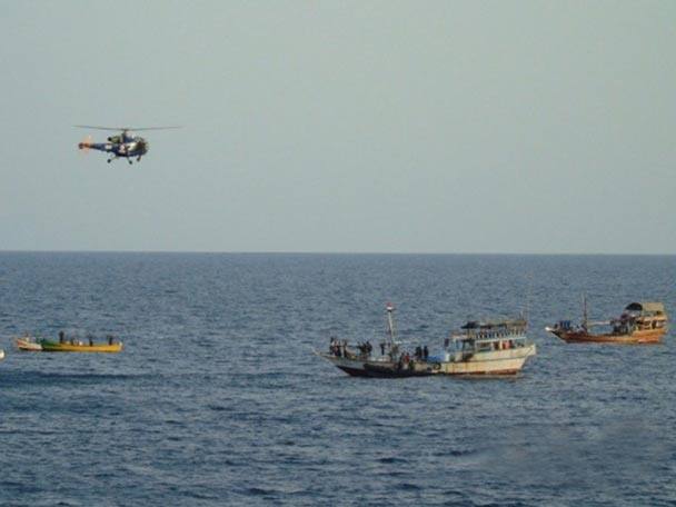 Cyclone Mora Indian Navy Rescues 27 Bangladeshi সাইক্লোন ‘মোরা’: মাঝসমুদ্রে ভেসে যাওয়া ২৭ বাংলাদেশিকে উদ্ধার করল ভারতীয় নৌসেনা