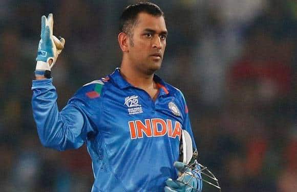 এমএস ধোনি- টুর্নামেন্টের সবচেয়ে বয়স্ক ক্রিকেটারদের মধ্যে অন্যতম ভারতেরৃ মহেন্দ্র সিংহ ধোনি। এক দশকেরও বেশি সময় ক্রিকেট বিশ্বে ৩৫ বছরের দাপট অব্যাহত। ২৮৬ ম্যাচে তাঁর ৫১ গড়ে ৯২৭৫ রান করেছেন। সেঞ্চুরি ১০ টি। 