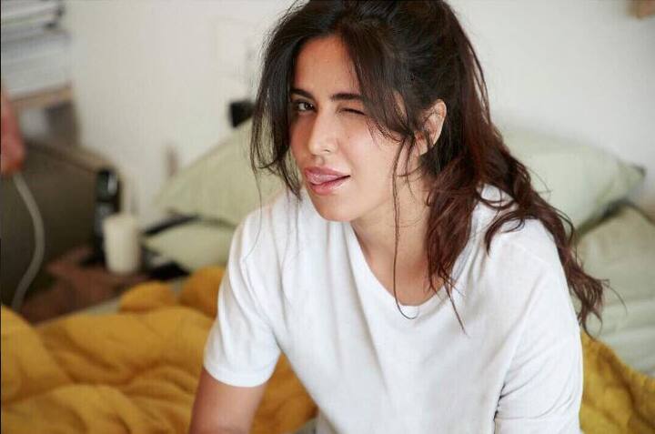 আইফার অনুষ্ঠান চলাকালীনই আমেরিকায় নিজের ৩৪তম জন্মদিন পালন করবেন ক্যাটরিনা। সলমন বলেছেন, গোটা দেশ তাঁর জন্মদিনের উৎসব পালন করবে, দিনটাকে বলা হবে ক্যাটরিনা দিবস। শুনে হাসিতে ফেটে পড়েন ক্যাটরিনা। 