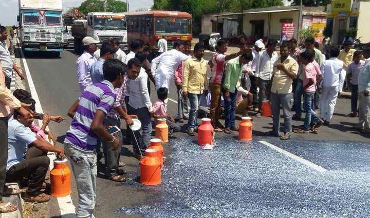 ঋণ মকুব, ফসলের ন্যূনতম সহায়ক মূল্য নির্ধারণ, স্বামীনাথন কমিটির রিপোর্টের বাস্তবায়ন এবং সেচের ক্ষেত্রে ১০০ শতাংশ ভর্তুকির দাবিতে আন্দোলন শুরু করেছেন কৃষকরা