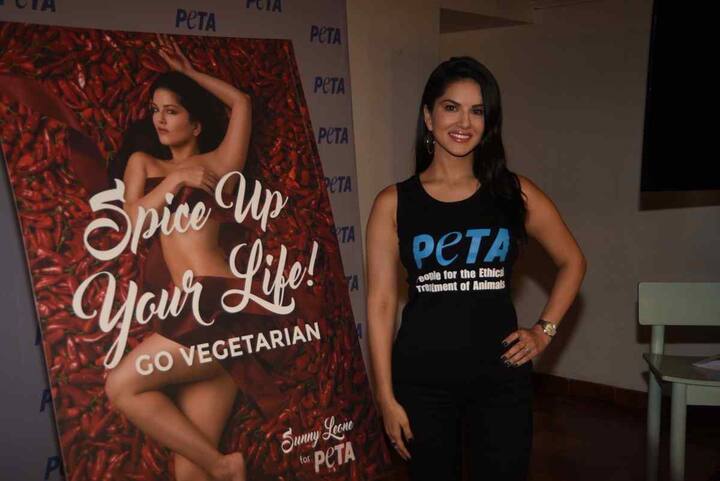 আর থিমের সঙ্গে মানানসই করতে কন্ডোমের রেড চিলি ফ্লেভার বাছা হয়েছিল।