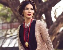 এখানে মৃত বাবা মায়ের অস্থিভস্ম ছড়িয়েছেন সানি লিওন, দেখুন ভিডিও