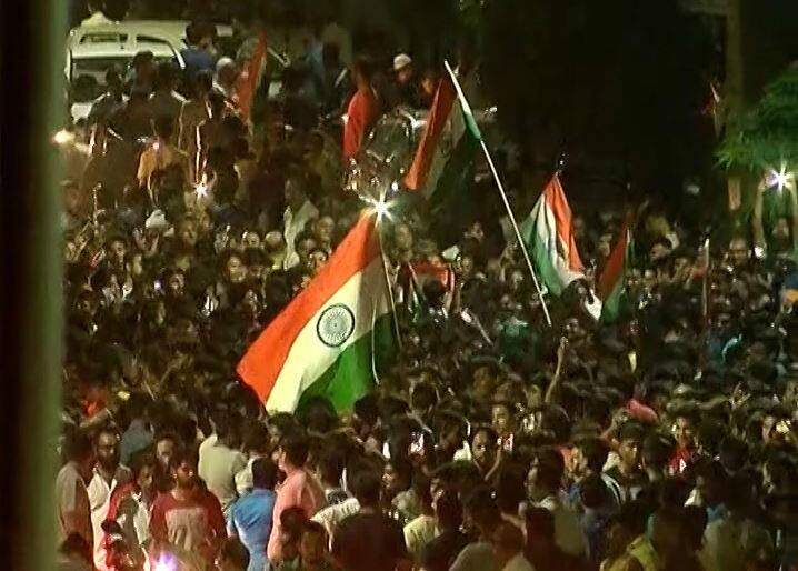 লুধিয়ানার রাস্তায় চলছে ভাঙড়া। 