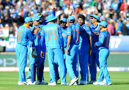 বৃষ্টির জন্য তিন বার খেলা বন্ধ হওয়ার পর পাকিস্তানের টার্গেট দাঁড়ায় ৪১ ওভারে ২৮৯ রান। তবে ৩৩.৪ ওভারে ৯ উইকেটে ১৬৪ রান করে পাকিস্তান