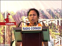 \'বন্দুককে ভয় পাইনা\', পাহাড়ে গিয়ে মোর্চাকে হুঁশিয়ারি মমতার