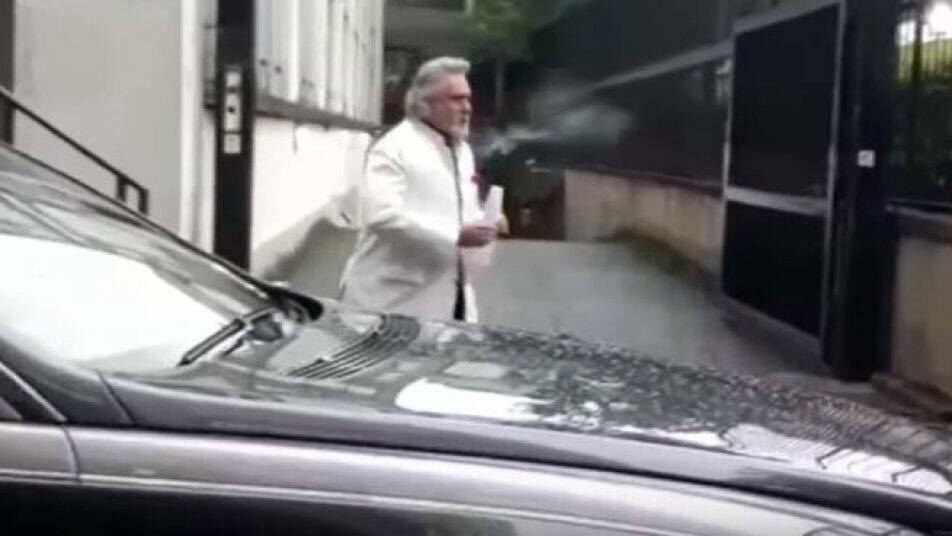 After India Pakistan Match Mallya Attends Virat Kohlis Charity Dinner কোহলি ফাউন্ডেশনের চ্যারিটি ডিনারে মাল্য, এড়িয়ে গেল ভারতীয় দল