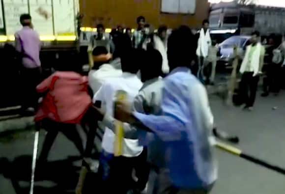 ফসলের ন্যায্যমূল্য, ঋণ মকুবের দাবিতে কৃষক আন্দোলনে গুলি, মধ্যপ্রদেশে হত ৩, কার্ফু 3 Dead Several Injured As Farmers Agitation Turns Violent In Mps Mandsaur ফসলের ন্যায্যমূল্য, ঋণ মকুবের দাবিতে কৃষক আন্দোলনে গুলি, মধ্যপ্রদেশে হত ৩, কার্ফু