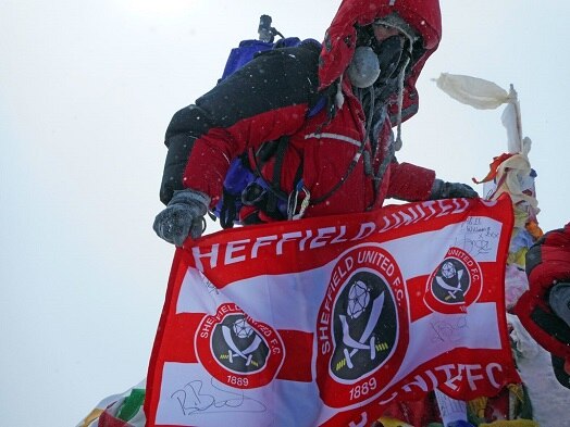 Man With Terminal Cancer Conquers Everest প্রথম ক্যান্সার আক্রান্ত হিসেবে এভারেস্ট জয় ব্রিটেনের ইয়ান টুথিলের