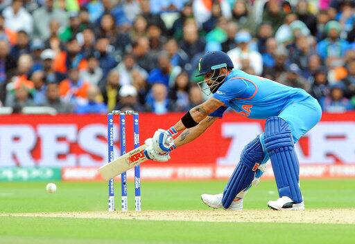 এছাড়া, ৯০ লক্ষ ডলার আয় করেন বিজ্ঞাপন থেকে। বাকিটা এসেছে পুরস্কার থেকে।