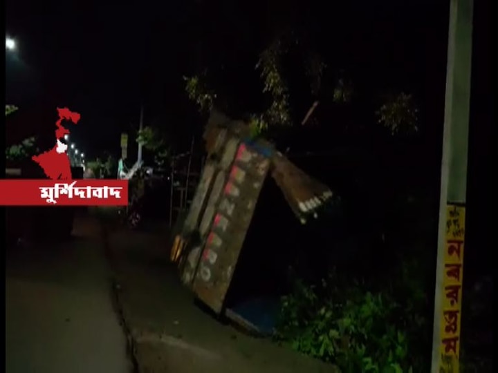Three Men At Baharampur Crushed Under A Truck Driver Of The Vehicle Absconding মুর্শিদাবাদের বহরমপুরে তিনজনকে পিষে মারল বেপরোয়া ট্রাক