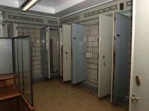 ব্যাঙ্কের দেওয়ালে দু ফুট গভীর গর্ত খুঁড়ে তিরিশটি লকার ভেঙে কোটি টাকা লুঠ