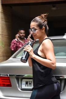 দেখুন! যোগ কেন্দ্র থেকে বার হচ্ছেন মালাইকা অরোরা