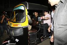 নিজের এসইউভি ছেড়ে অটো চড়ে মুম্বইয়ের রাজপথে দেখা গেল এই বলিউড সুপারস্টারকে