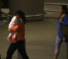 বহুদিন বাদে বিমানবন্দরে একসঙ্গে ফ্রেমবন্দি হলেন বলিউডের একসময়ের একনম্বর নায়িকা ও তাঁর মেয়ে!