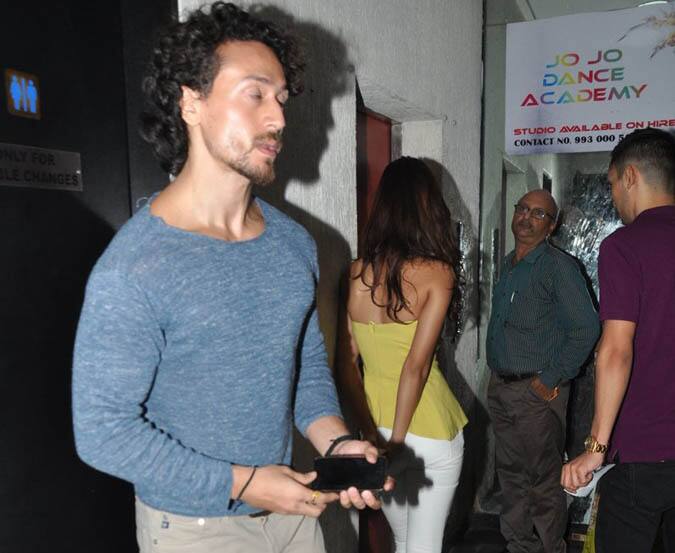 উল্লেখ্য, দিশা ও টাইগারকে মিউজিক ভিডিও ‘বেফিকরে’ –তে দেখা দিয়েছে। ওই ভিডিও বেশ জনপ্রিয় হয়েছে। 