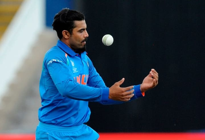 এদিন দারুন ছন্দে ছিলেন জাড্ডু। ফলে, তাঁকে দিয়ে টানা ১০ ওভার করান অধিনায়ক বিরাট কোহলি। এই ভাবে, একটি অনন্য রেকর্ডের অধিকারী হন তিনি।