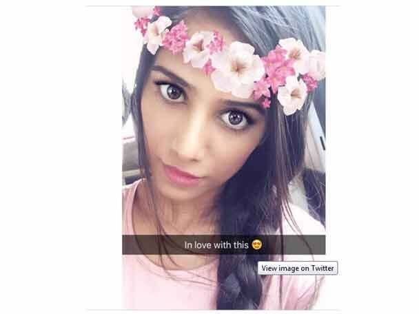 বাইকের ওপর বসে রয়েছেন পুনম পাণ্ডে