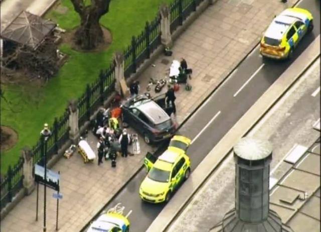 Man With Knife Arrested Outside Uk Parliament ব্রিটেন পার্লামেন্টের বাইরে ছুরি সহ গ্রেফতার ১