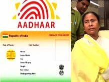 ব্যাঙ্ক অ্যাকাউন্ট চালু করতে আধার বাধ্যতামূলক করায় কেন্দ্রকে তোপ মমতার