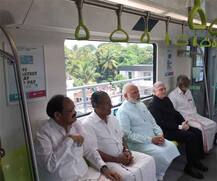 কেরলে মেট্রো রেলের উদ্বোধন করলেন প্রধানমন্ত্রী