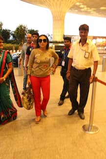 মুম্বই বিমানবন্দরে মেয়ে আদিরার সঙ্গে রানি মুখোপাধ্যায়