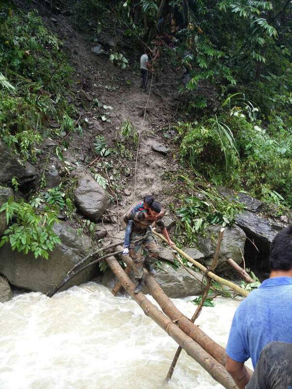 জানা গিয়েছে, ভালুকপং ও সেসার মাঝে ৭০টি গাড়িতে আটক ছিলেন প্রায় ২০০ জন। 