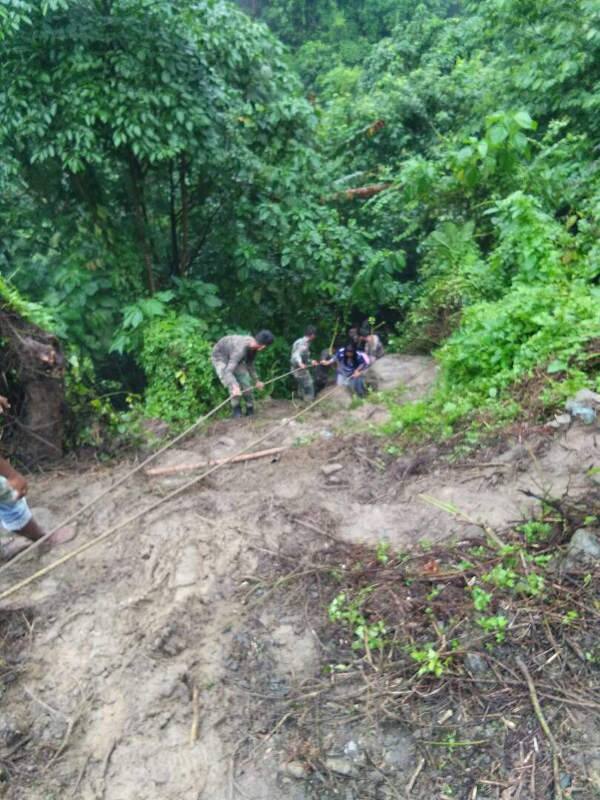 সোমবার সকাল ১১টা নাগাদ আটকদের নিরাপদে নিয়ে আসা হয়। 
