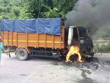 গোমাংস নিয়ে যাচ্ছে অভিযোগে ওড়িশায় ট্রাক পোড়াল জনতা