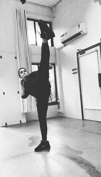 আজ তৃতীয় আন্তর্জাতিক যোগ দিবস। ভারতের বিভিন্ন শহর তো বটেই, বিশ্বজুড়ে পালিত হচ্ছে এই দিনটি। পিছিয়ে নেই বলিউডও