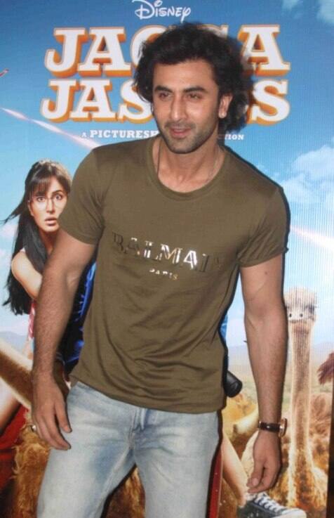 এই ছবিতে রণবীরের বিপরীতে অভিনয় করেছেন ক্যাটরিনা কাইফ। সঙ্গীত পরিচালনা করেছেন প্রীতম