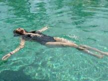 দেখুন সুইমিং পুলে সুস্মিতা সেনের ছবি