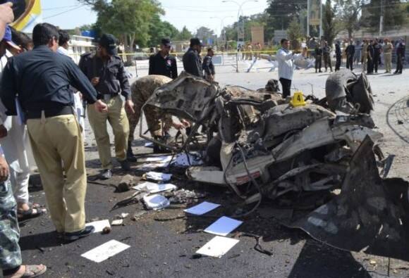 42 Killed In Multiple Blasts And Firing In 3 Pakistani Cities পাকিস্তানের তিন শহরে বিস্ফোরণ, গুলিতে হত ৪২