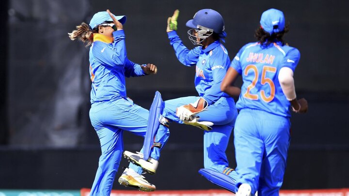 Mandhana Raj Guide India To 35 Run Win Over England ইংল্যান্ডকে ৩৫ রানে হারিয়ে বিশ্বকাপ অভিযান শুরু মিতালিদের