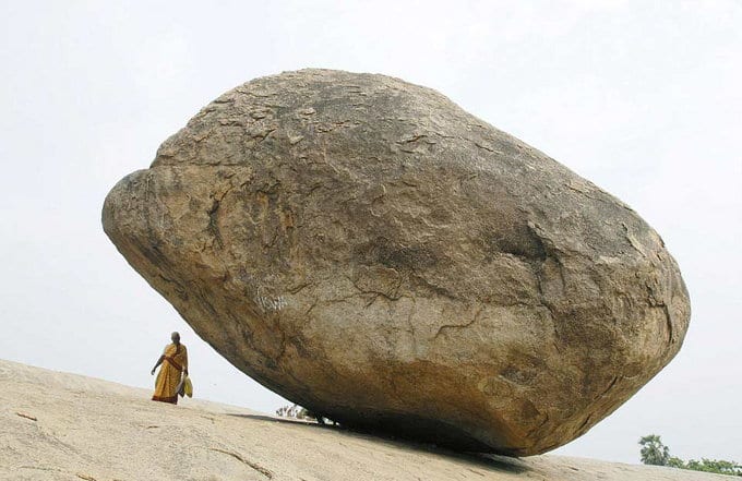 এই পাথরটির অনুকরণেই বিখ্যাত মাটির পুতুল তানজাবুর বোম্মাই তৈরি করা হয়। এই পুতুলগুলিকে নাড়ালে ফের সোজা হয়ে দাঁড়িয়ে পড়ে