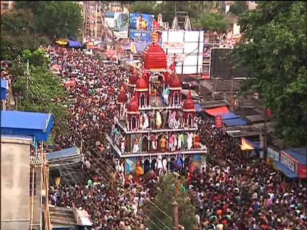 সর্বত্র রথযাত্রায় দেখা যায় বিপুল ভিড়