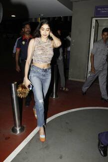 বিমানবন্দরে শ্রীদেবী কন্যা জাহ্নবী