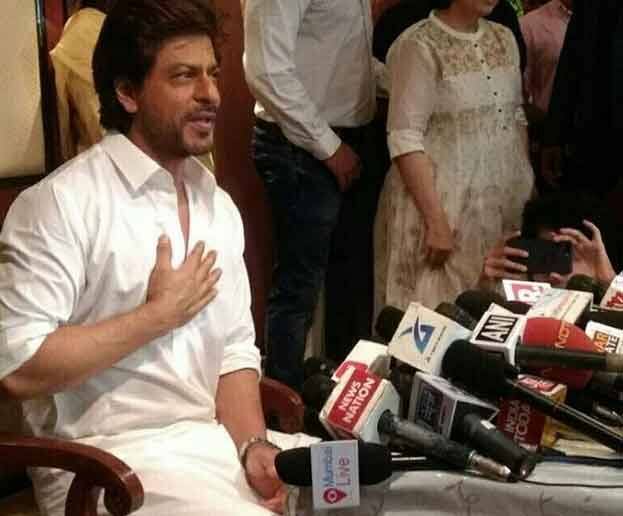 সংবাদমাধ্যমের সামনে