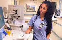 ইনি কায়িসি পামার্স, বিশ্বের ‘সবচেয়ে সেক্সি’ নার্স! কেন এই তকমা, জানতে হলে দেখুন...